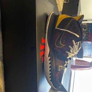 Kyrie 7